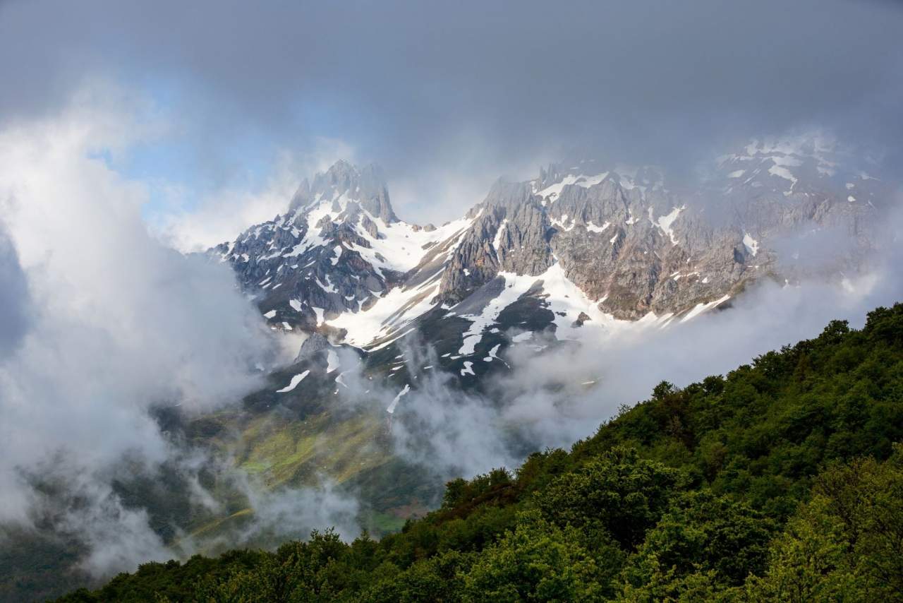 El mejor descenso canoa y alojamiento en picos de Europa