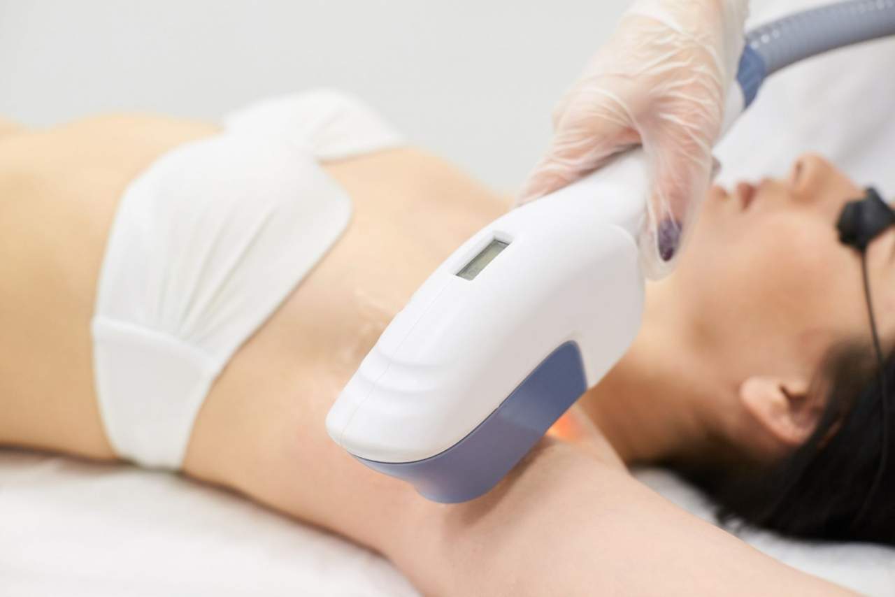La depilación láser está de moda: Tratamiento en el centro de belleza Ada Beauty