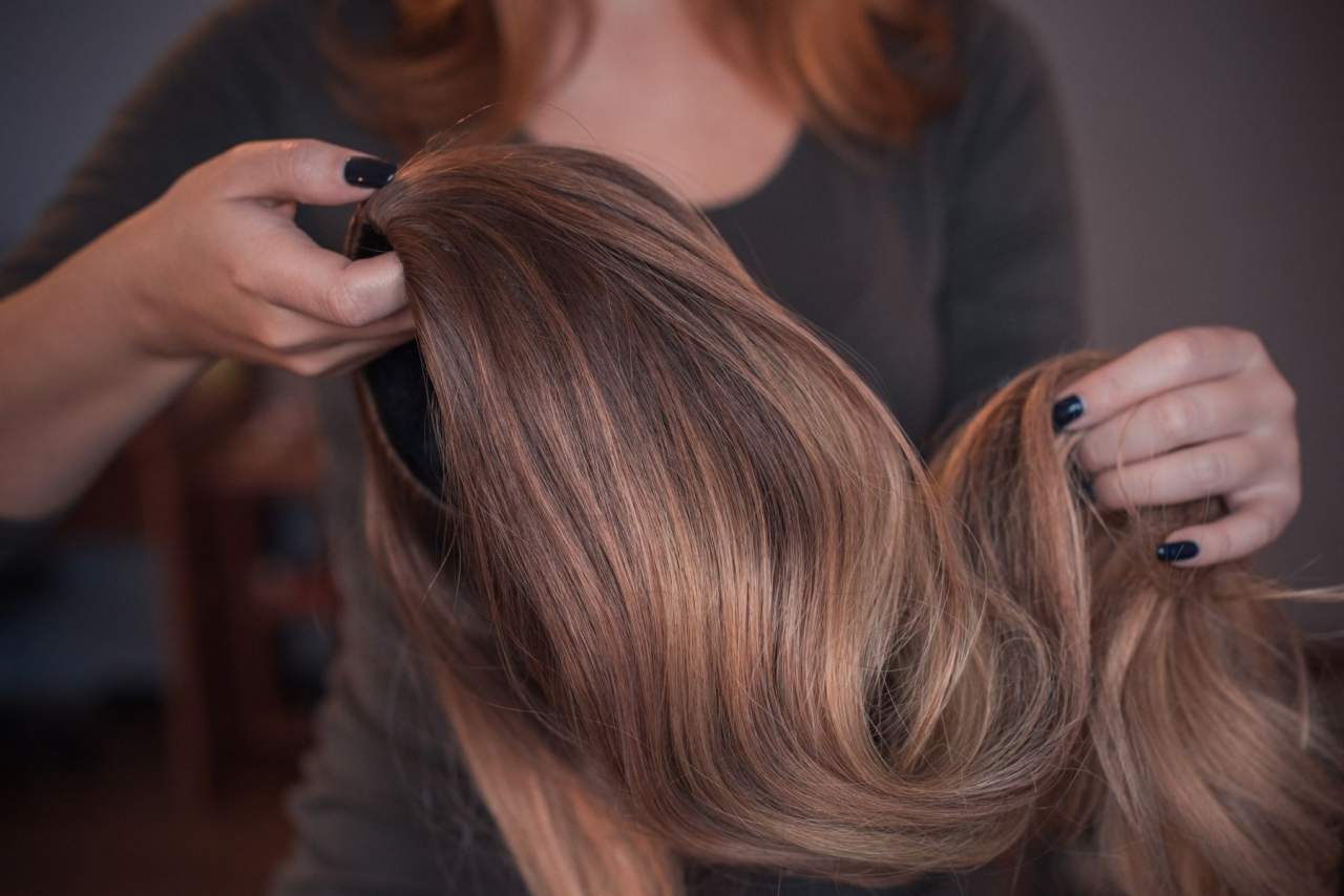 Según los profesionales de My Special Hair: El flequillo postizo de pelo sintético, tendencia en el 2021