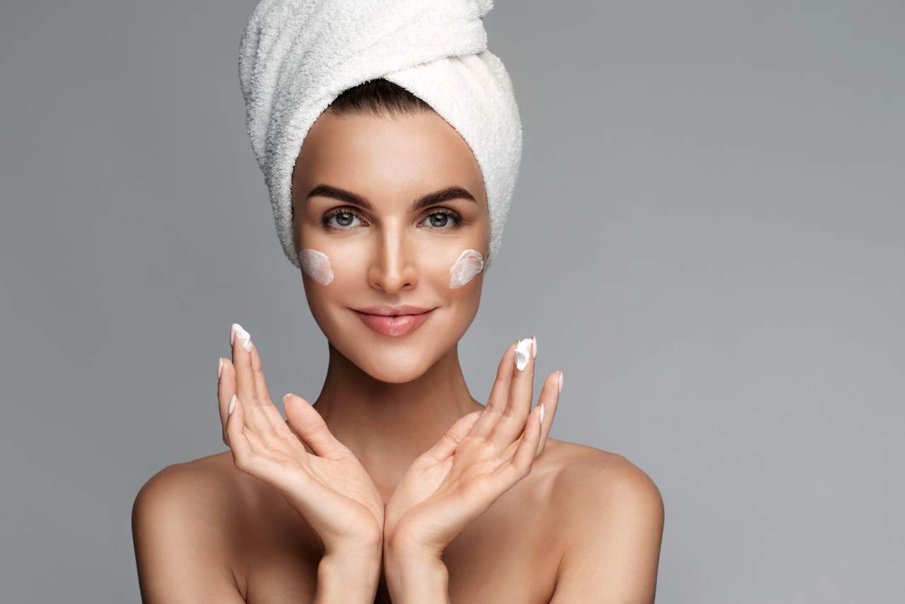 Rejuvenecer el rostro con microneedling: Montserrat Travé