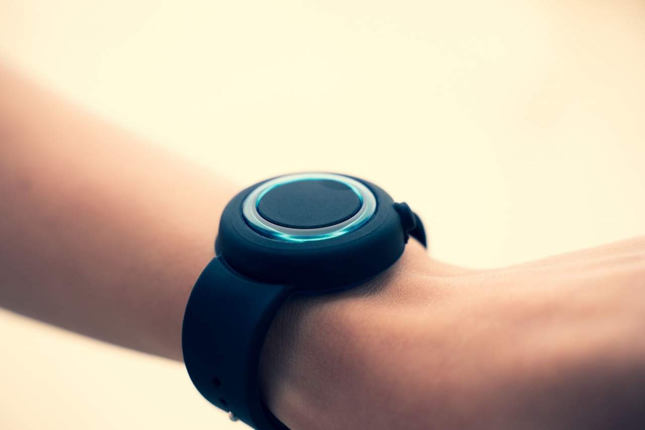 La empresa española que revoluciona la higiene de manos y el cuidado personal con una pulsera dispensadora de gel