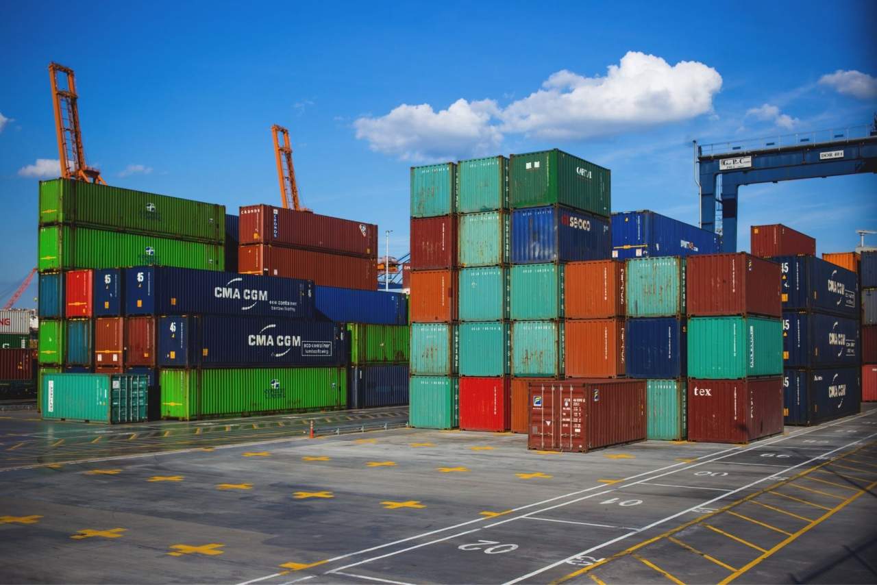 Operaciones de crossdocking, descarga y distribución de mercancía de contenedores gracias a Vailogistic
