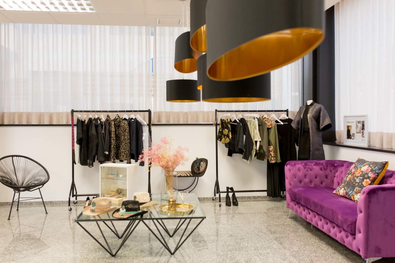 Eva Isanta y Andrea Duro visitan Ibiza Showroom by NM