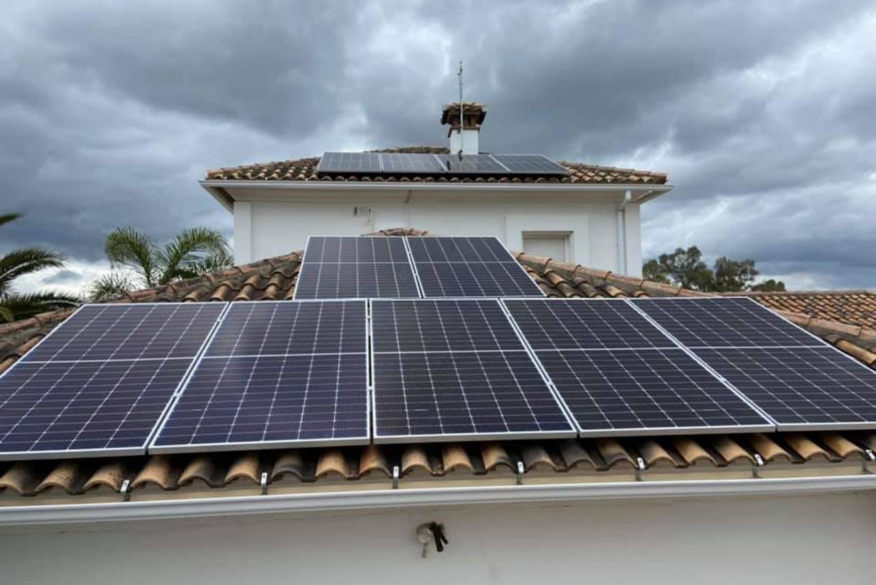 Instalación de placas fotovoltaicas con AGRUPACIONES & SOLUCIONES SOLARES. El auge de la energía solar fotovoltaica