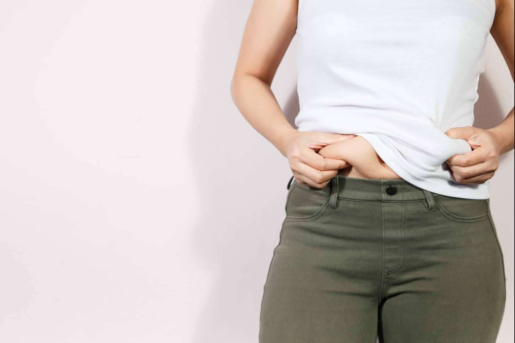 ¿Cuál es la diferencia entre la hidrolipoclasia convencional y la hidrolipoclasia 4D en Clínica Ciscar?