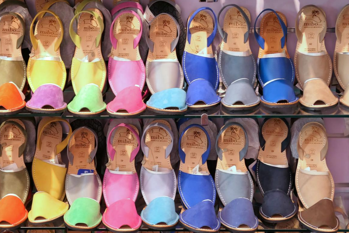 Abarcas menorquinas de la mano de Bouttye,  una tienda de referencia