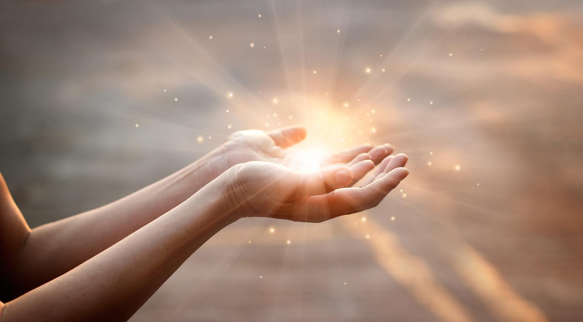 Curso online de Registros Akáshicos de la mano de la maestra e investigadora María del Mar Rodilla, quien ya ha formado a más de 2.000 alumnos en todo el mundo