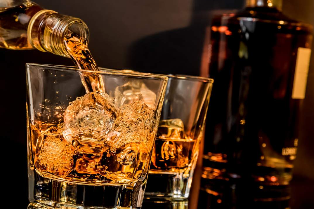 Una de las bebidas más buscadas en Tú Pones el Vaso: el Whisky Dimple