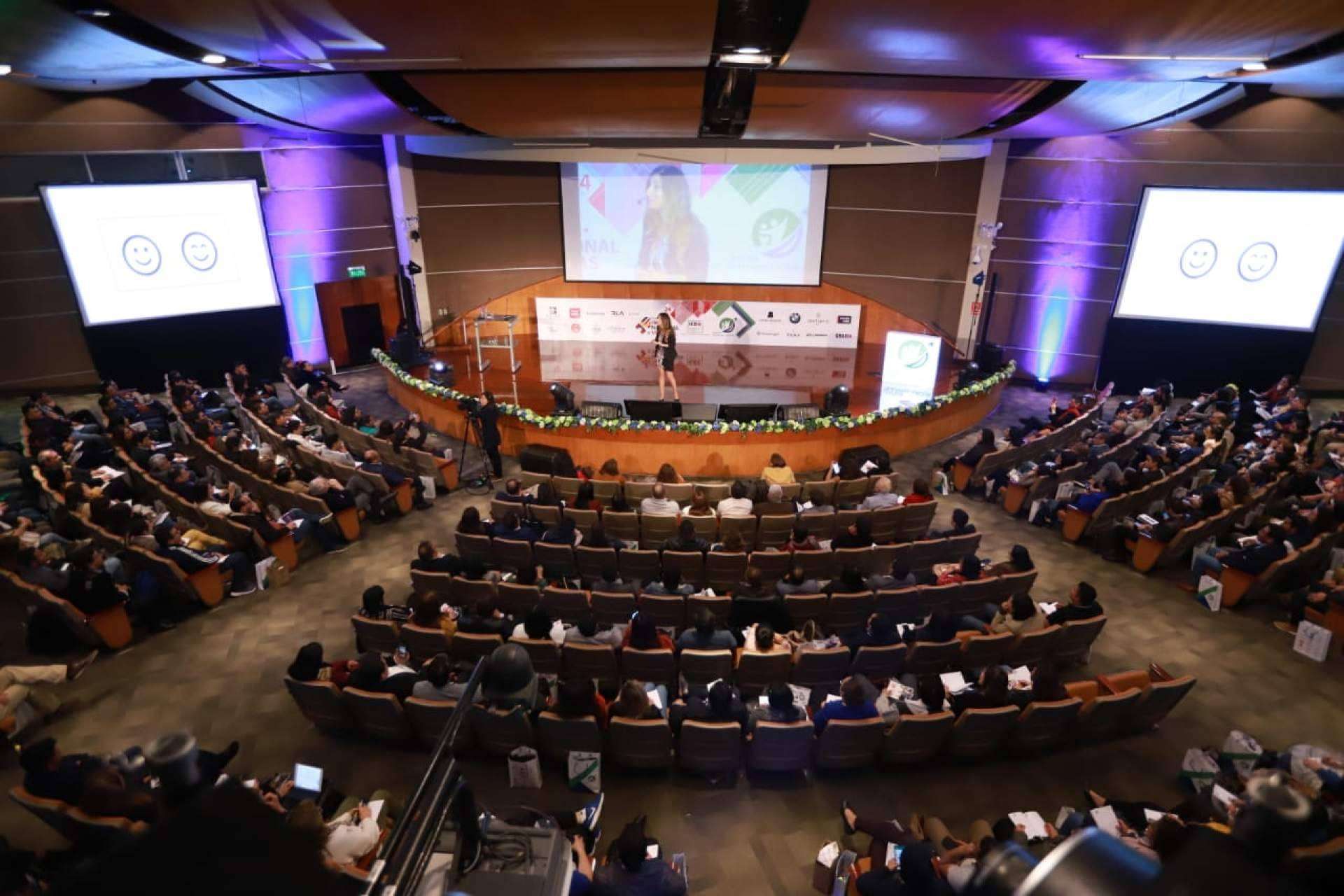 Mónica Galán Bravo, experta en ejercicios para aprender a hablar en público