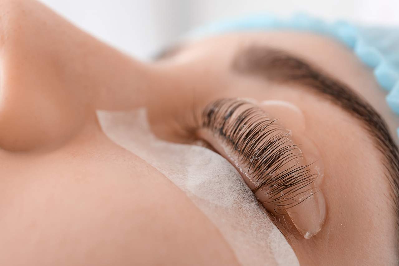 Lash bomb se convierte en la tendencia del lifting de pestañas por la Boutique de la Belleza