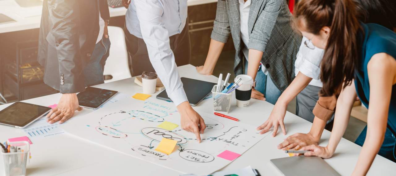 El método de dos chicos en España para ser un agencia de marketing tendencia en el mercado español y asiático: YACREA