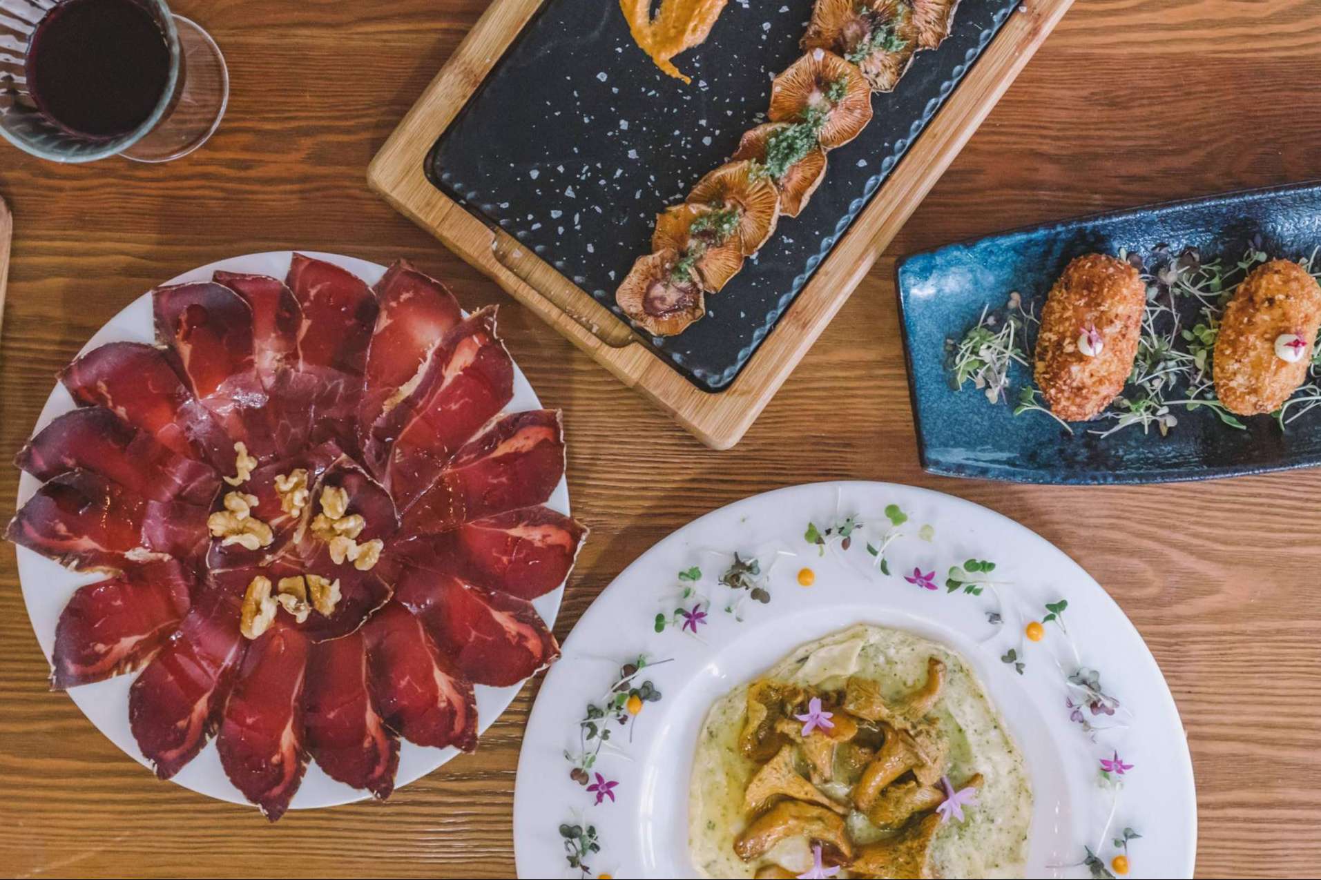 Cocina catalana de tradición en Vic Brasería
