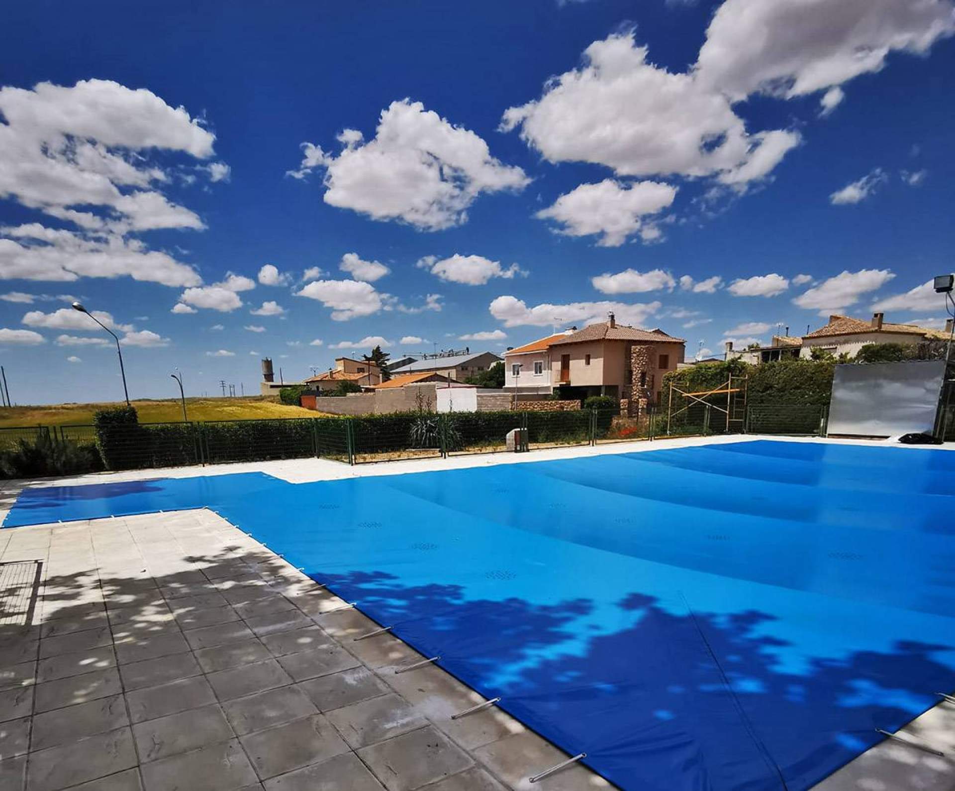 Toldos Picasso: cobertores para piscinas en cada estación del año
