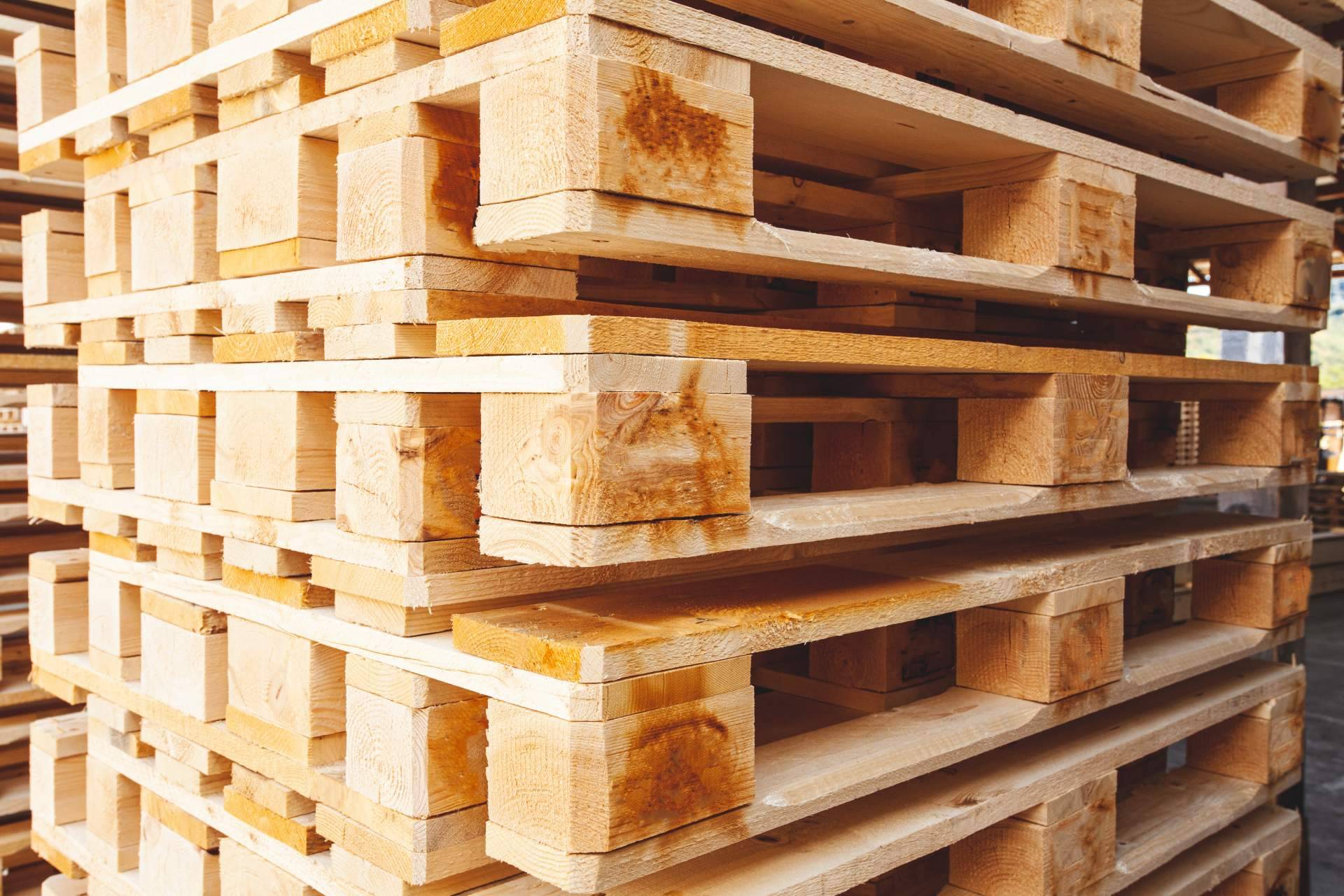 Una de las empresas líderes en el sector, Europalet, ofrece palés reciclados de madera