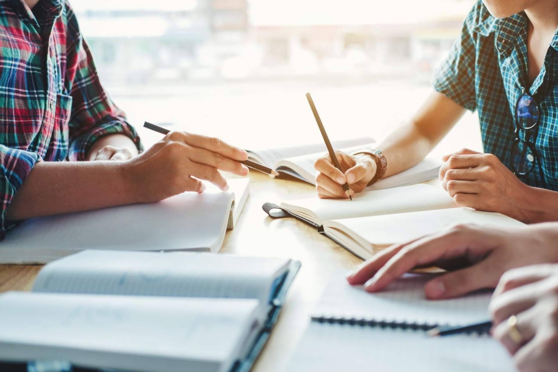 ¿Por qué es recomendable el máster online de Constanza Business & Protocol School para formarse en el comercio internacional?