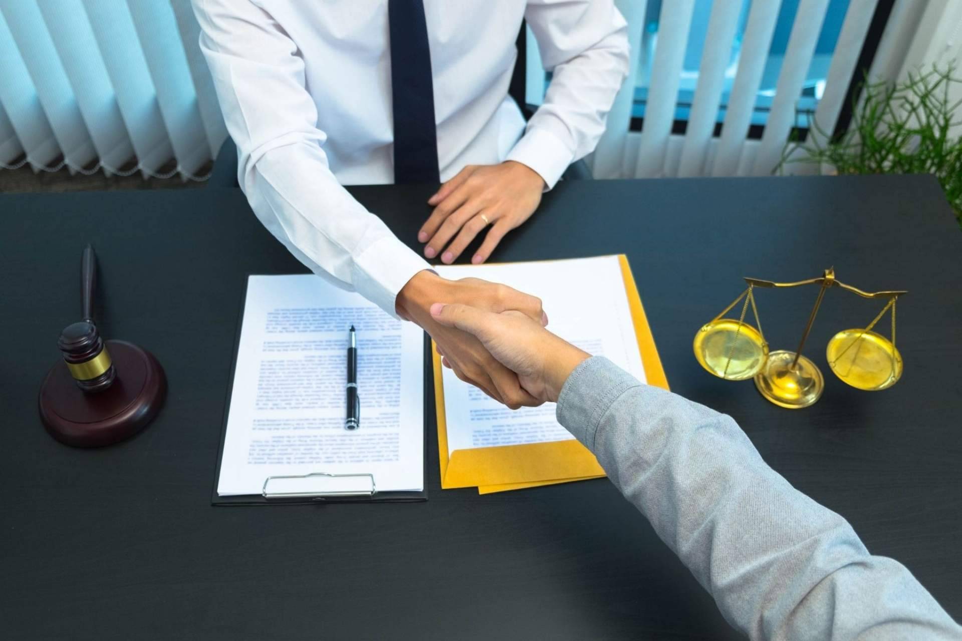 Defendo Abogados es un despacho experto en derecho mercantil que asesora en concursos de acreedores para empresas y Ley de segunda oportunidad para particulares