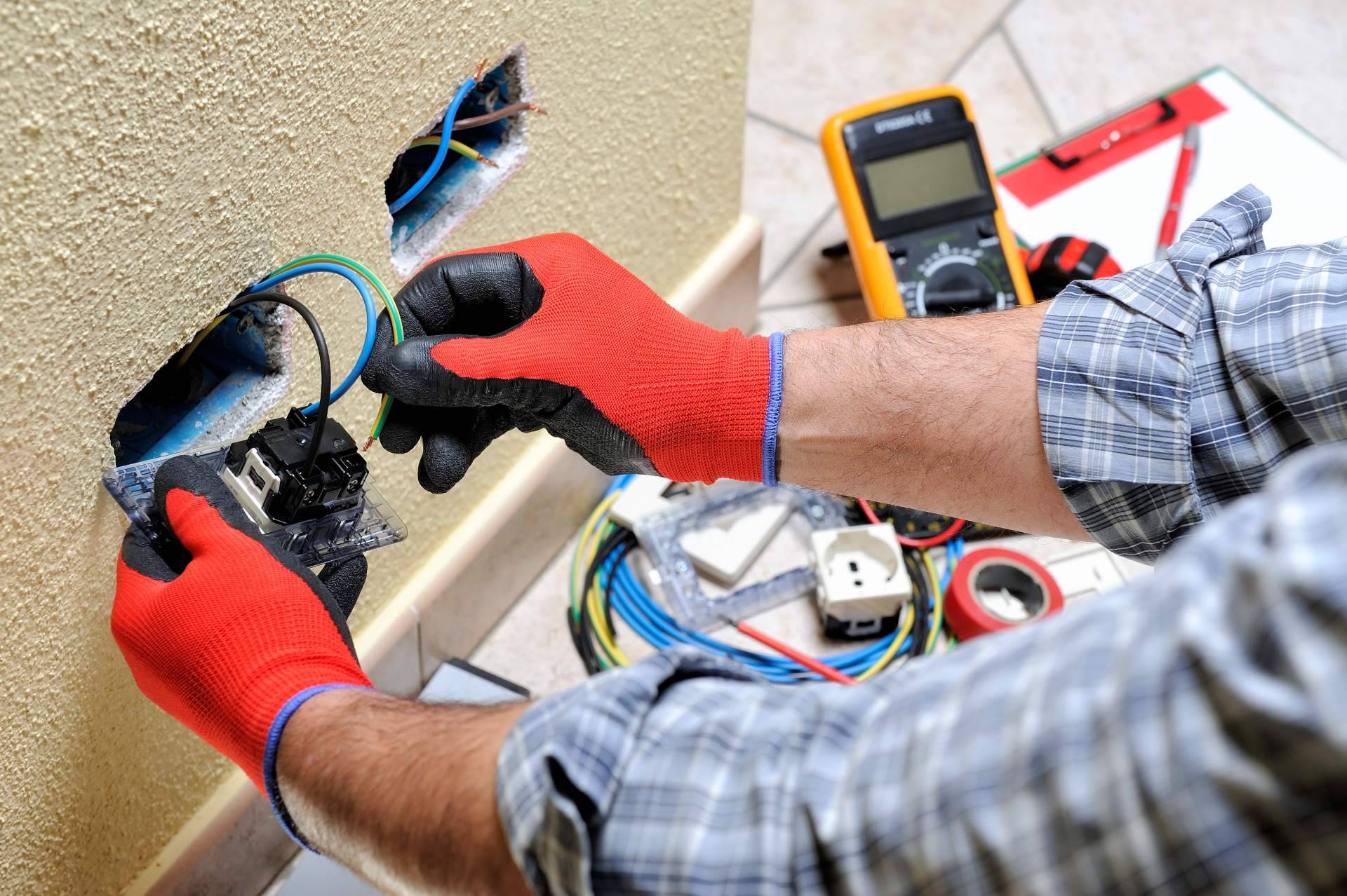 Trabajo Autónomos: la manera de encontrar electricistas profesionales en Málaga
