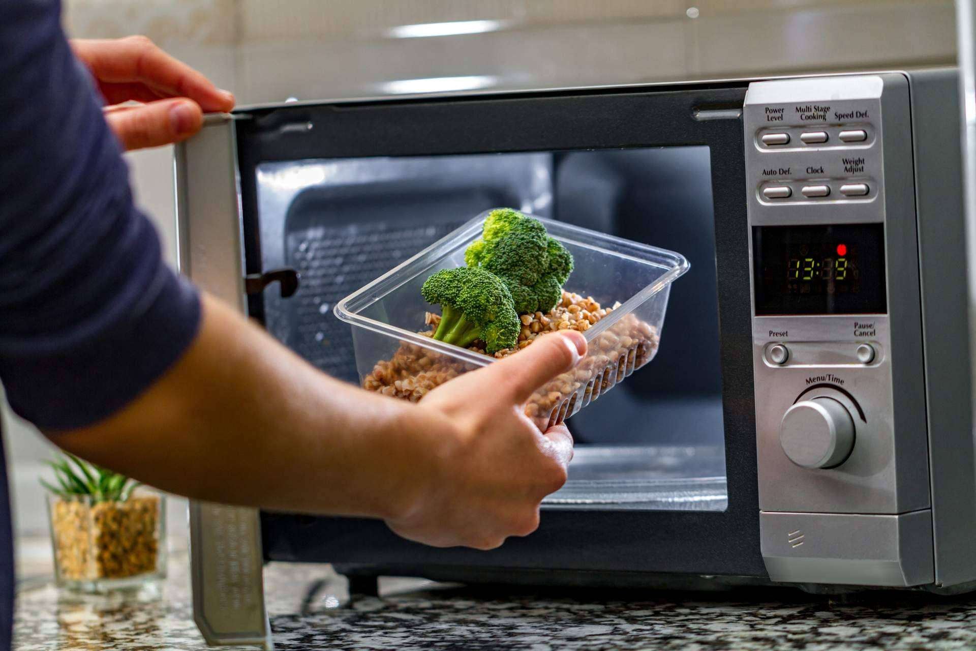 ¿Cuánto cuesta al año usar el microondas?: TOP Microondas