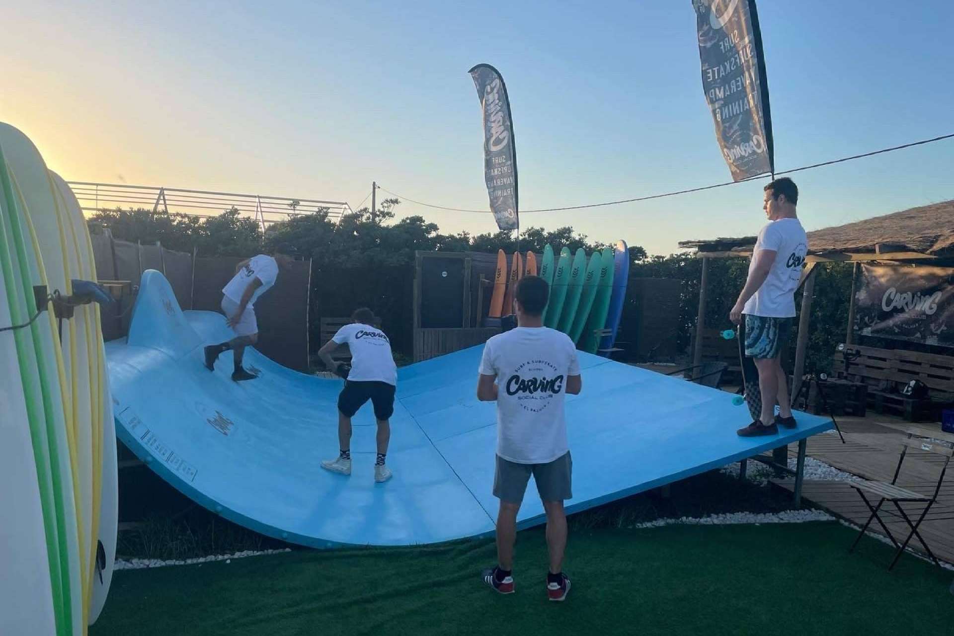 Nueva escuela de surf en Carving Social Club