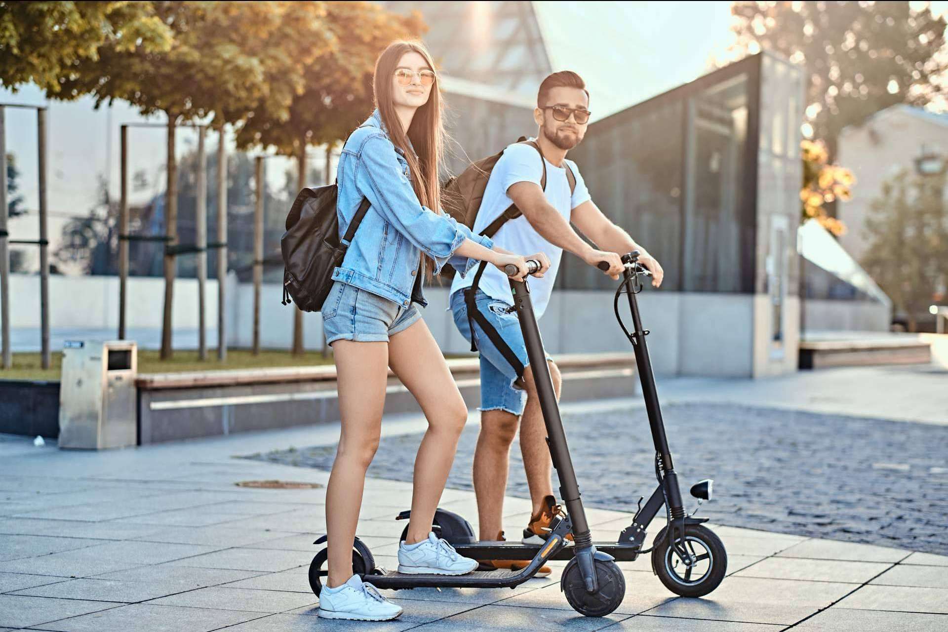 Las ventajas de LYNX: pasear con patinetes eléctricos en verano por Barcelona