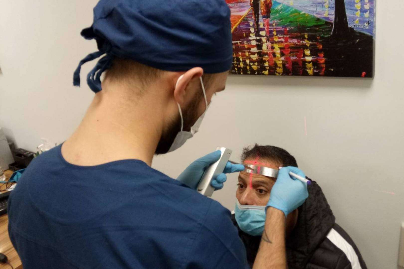 FUE Hair Transplant System realiza injerto capilar Turquía todo incluido