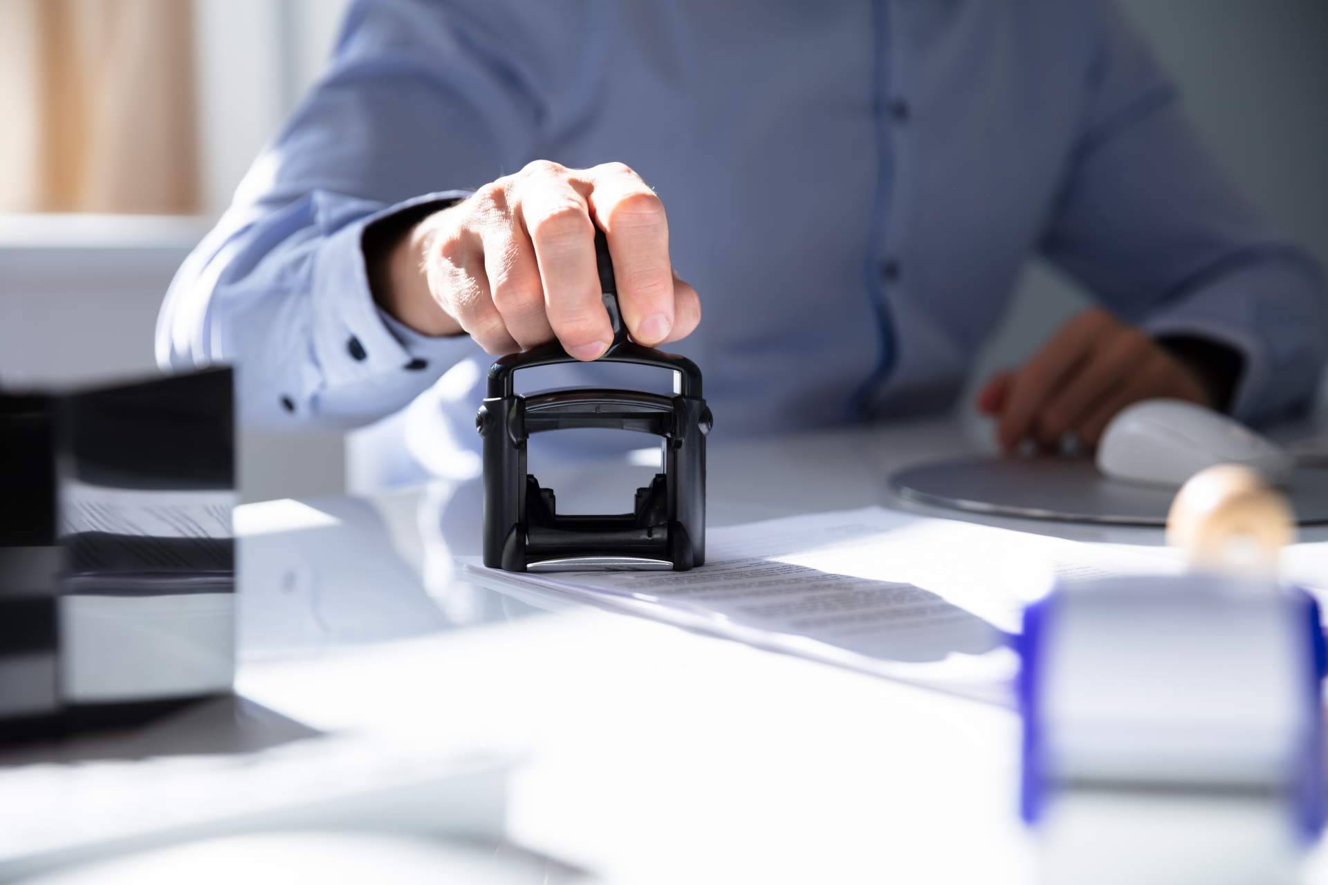 El permiso de trabajo en España por la firma de abogados Migrow