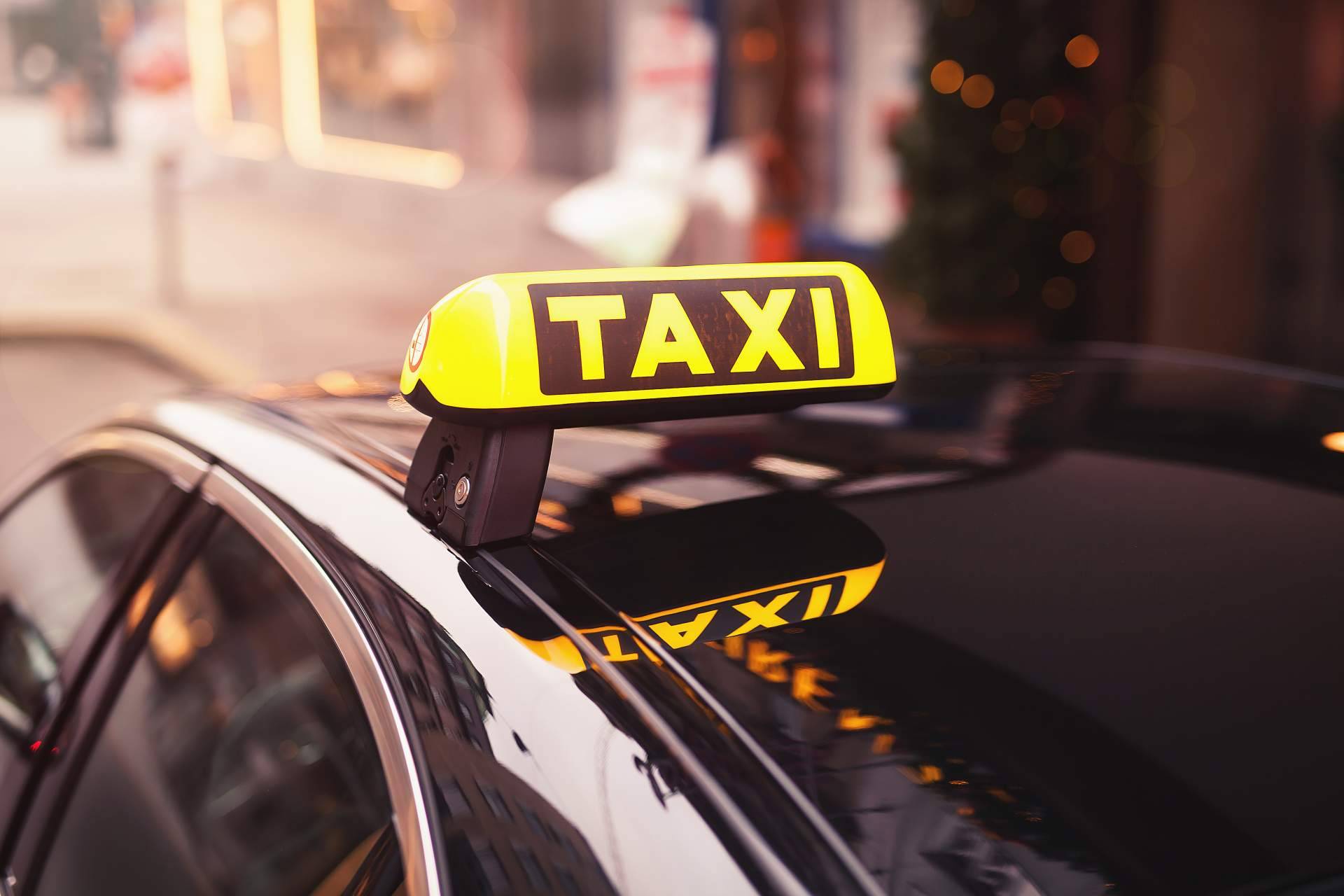 La mejor experiencia al coger un taxi Málaga - Marbella: Taxi Málaga Airport Charly Transfer 24 Hours