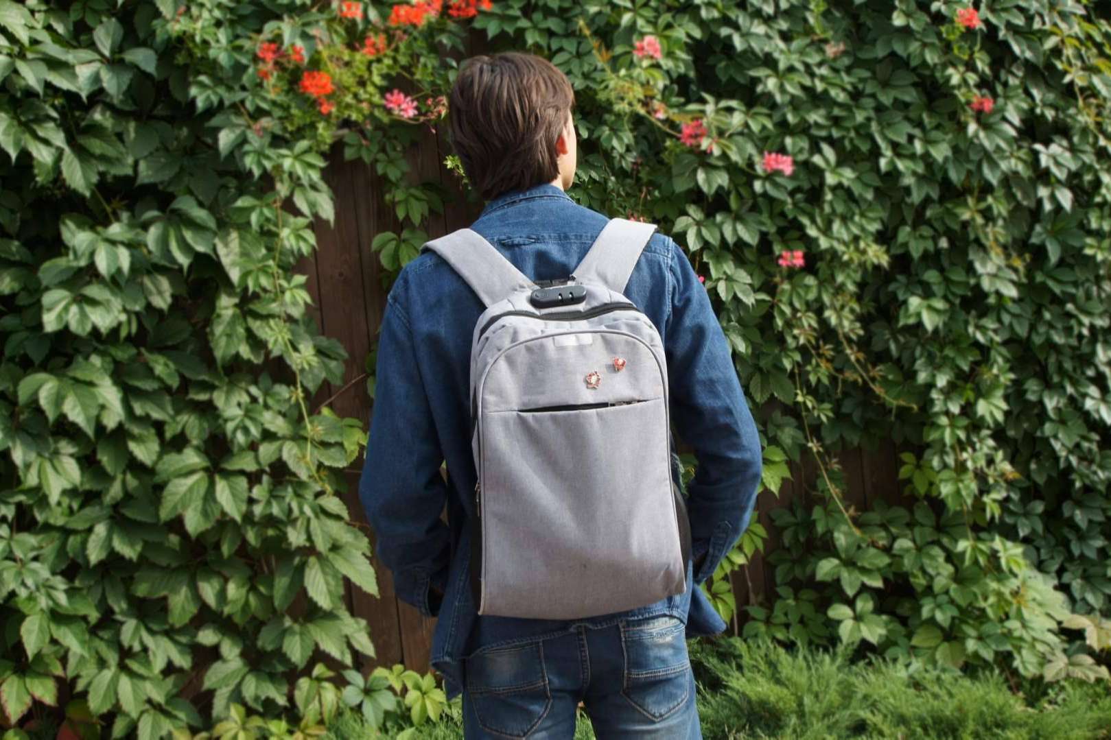 Posicionarse en la mente de los consumidores: las mochilas publicitarias de RegaloEmpresas