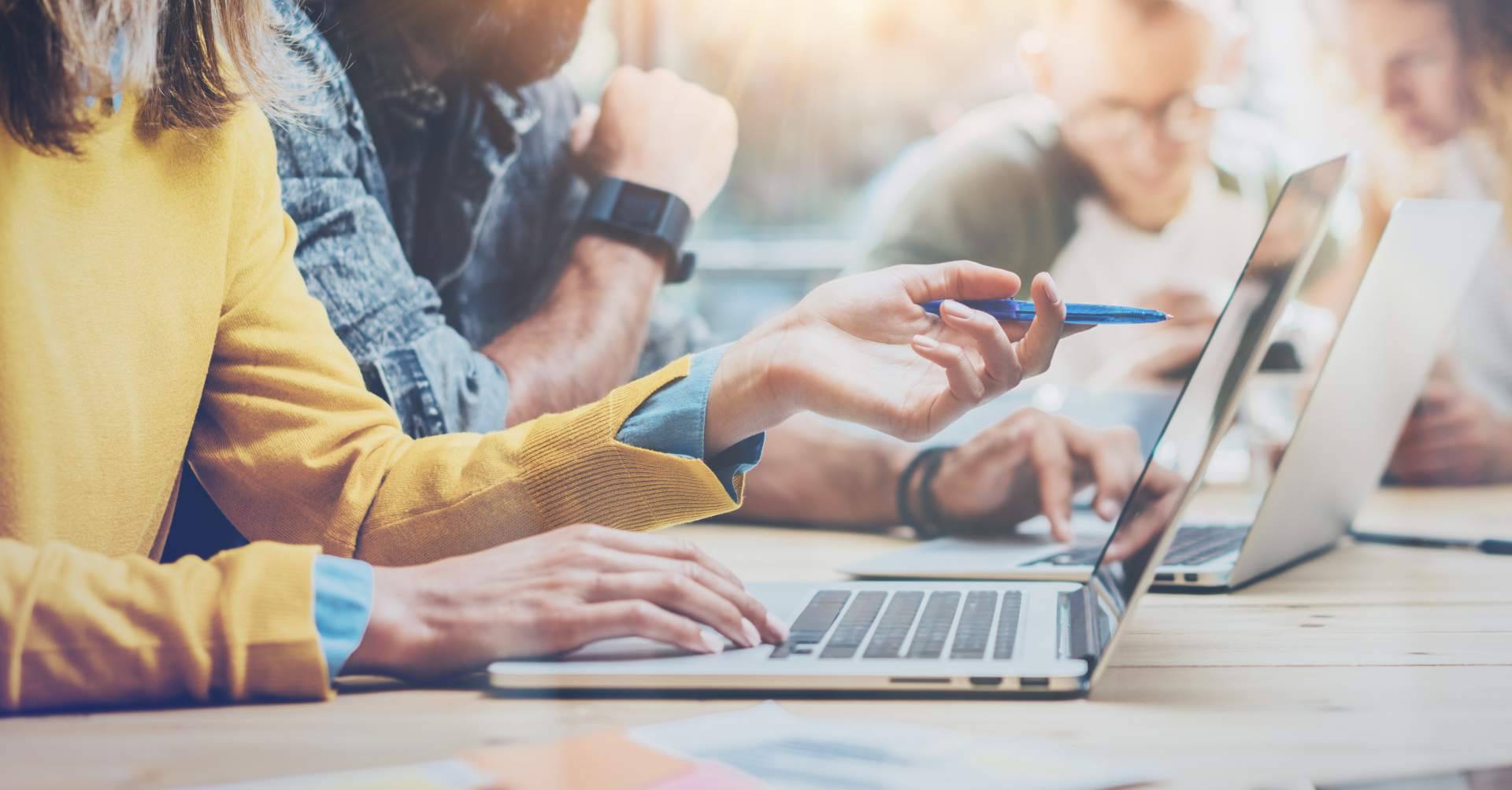 La diferencia entre indexar y desindexar contenido en internet, por Remove Group