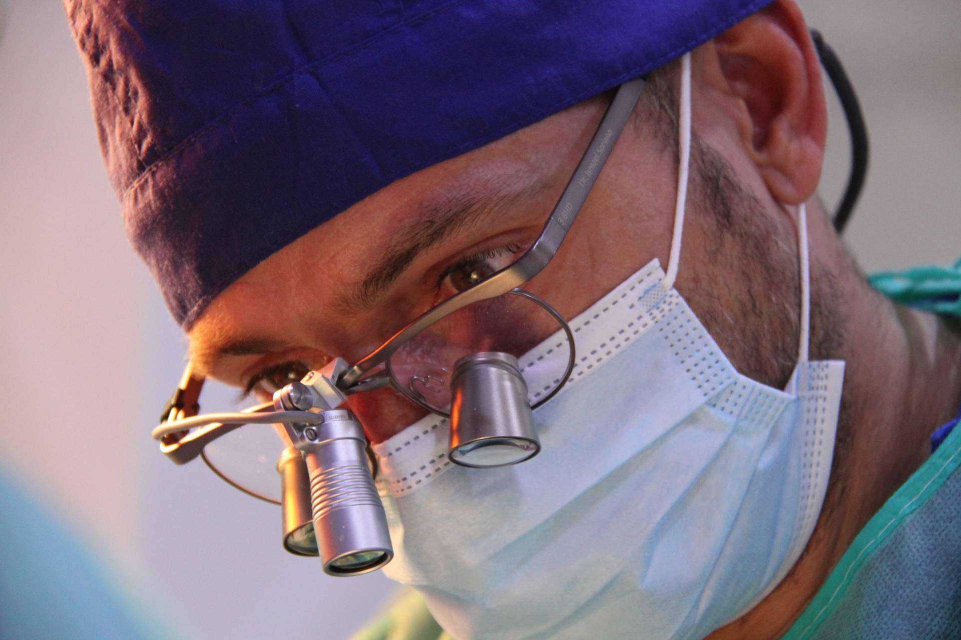 Las ventajas de los implantes cigomáticos, por el experto cirujano Dr. Ismael Soriano