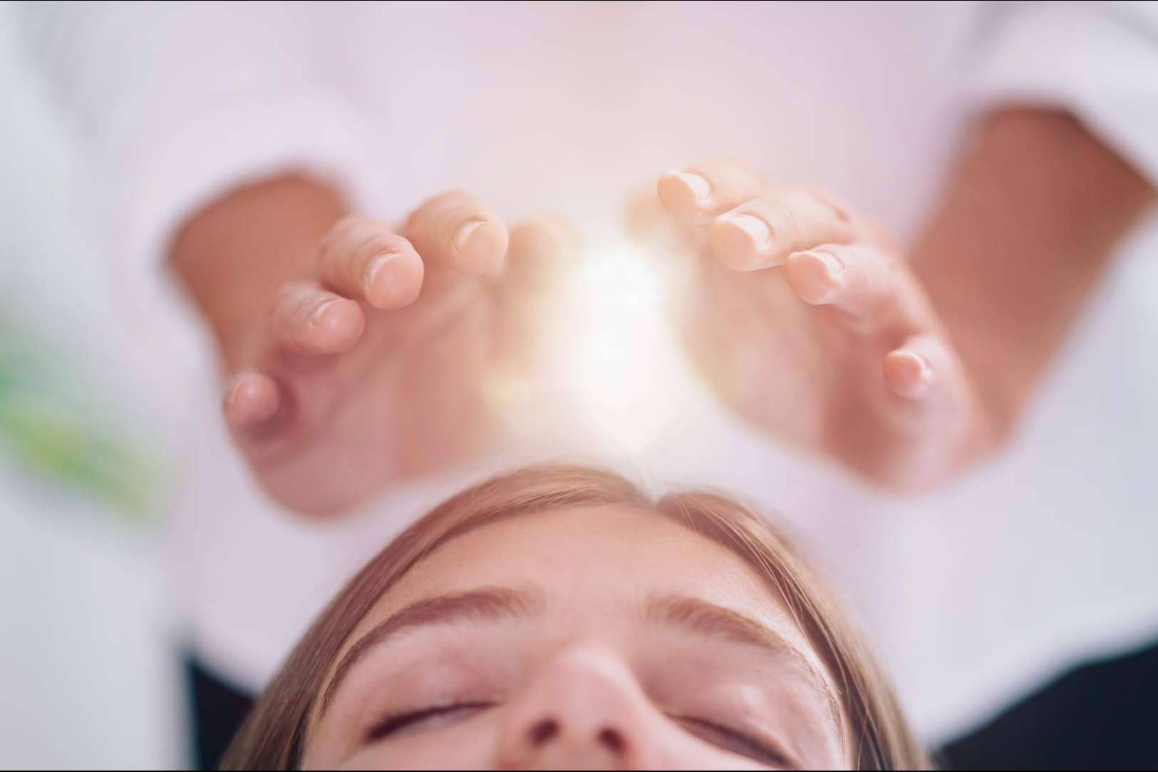 Cursos de reiki online con el formador de maestros Javier Robas