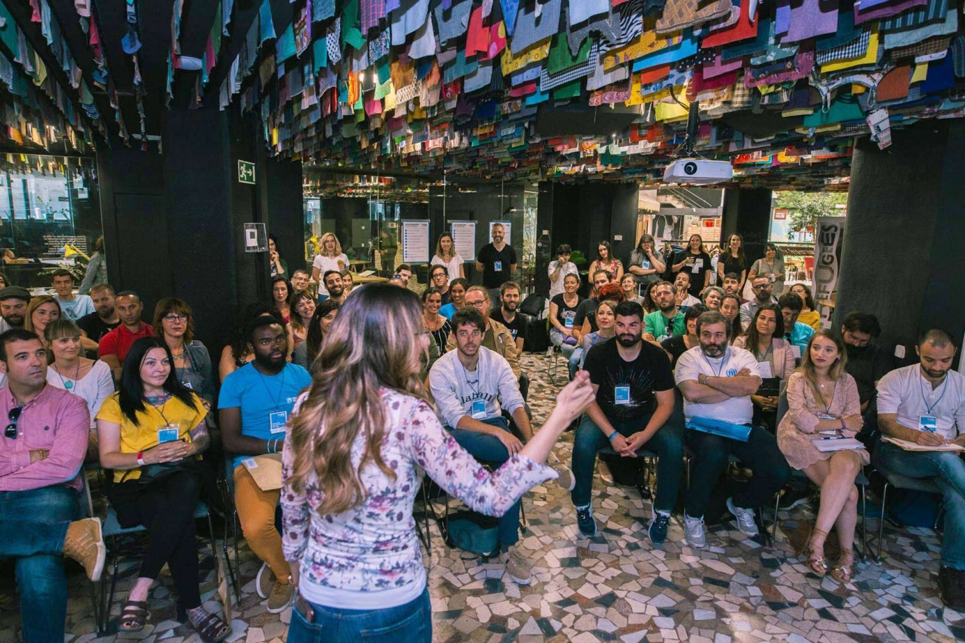 ¿Cuáles son las claves para superar el miedo a hablar en público?, por  Mónica Galán