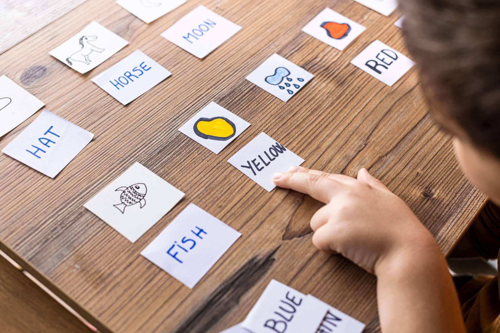 Cómo aprenden idiomas los niños, según Ale Kids