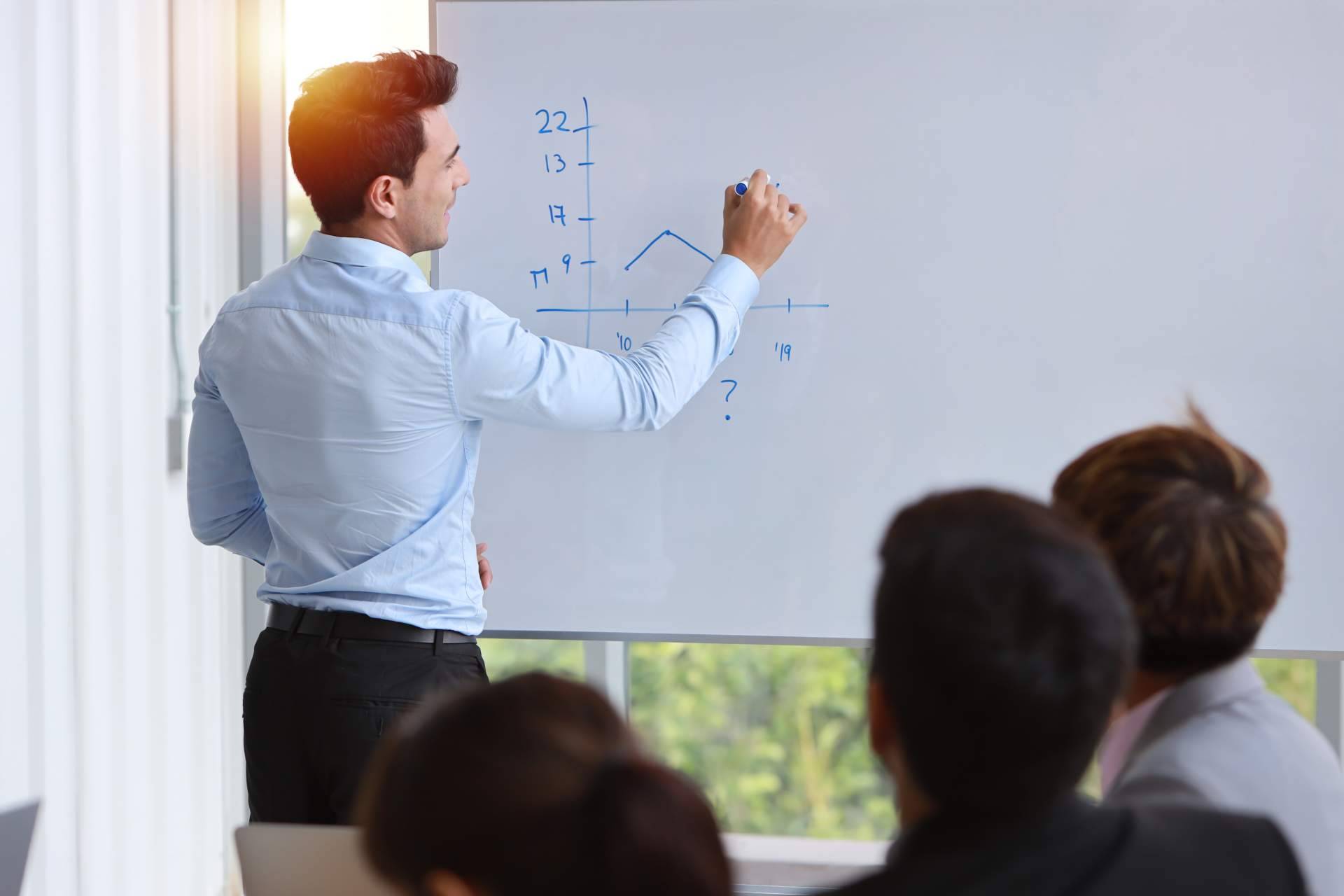 Mentoring mensual para emprendedores: todo lo que se debe saber con el funnel architect Israel Huerta