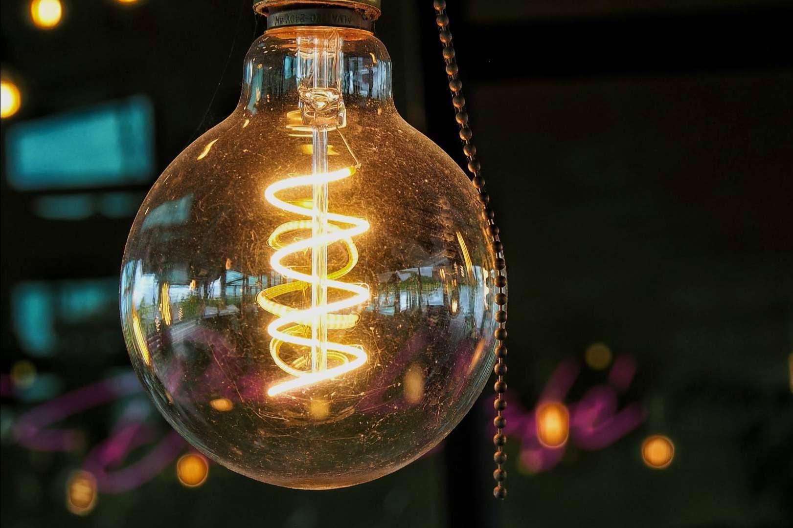 La empresa GSE Eficiencia Energética explica los motivos del aumento del precio de la electricidad actual