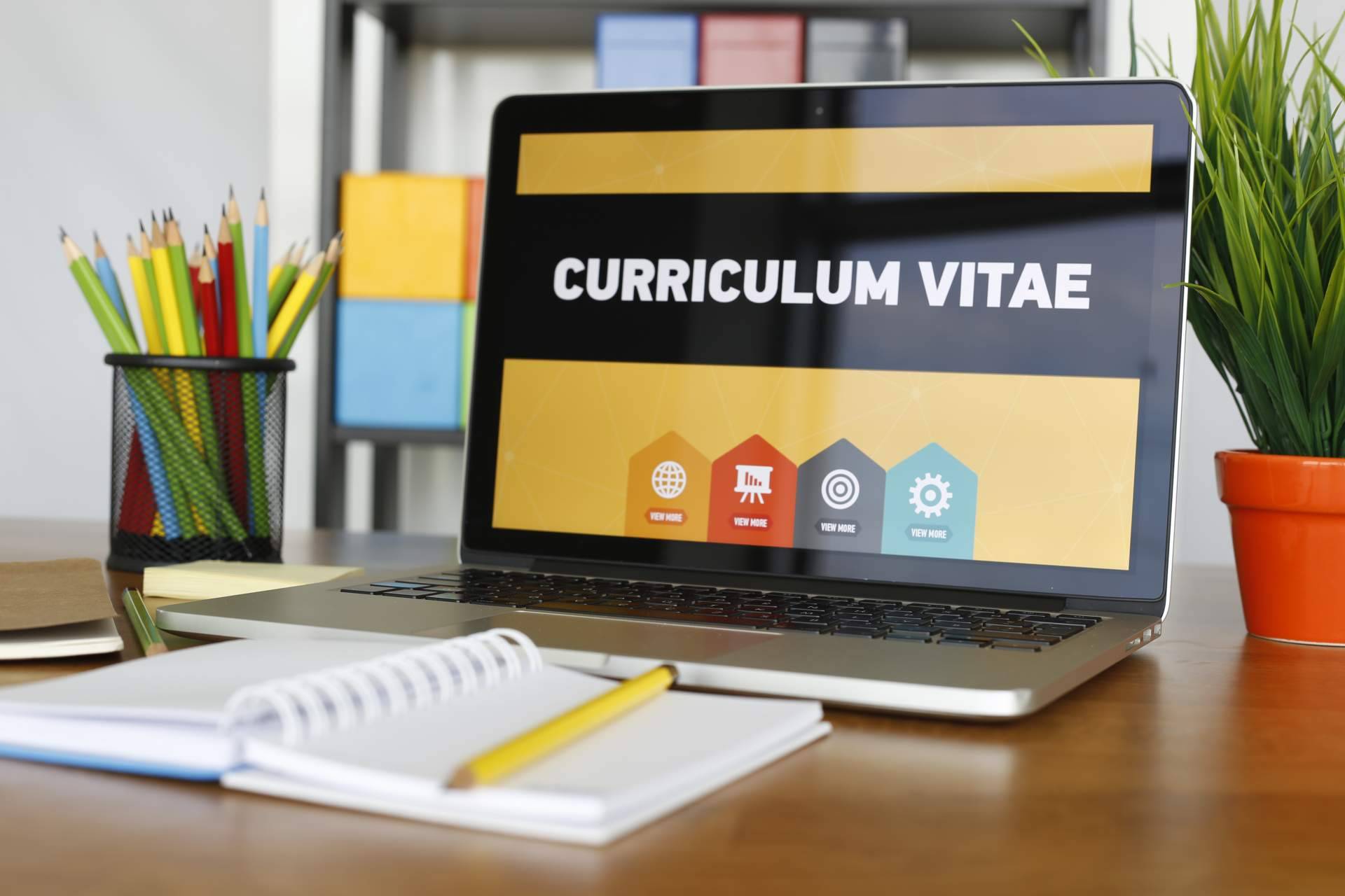 Recomendaciones para adaptar el currículum y destacar en las ofertas de trabajo de la mano de CVapp