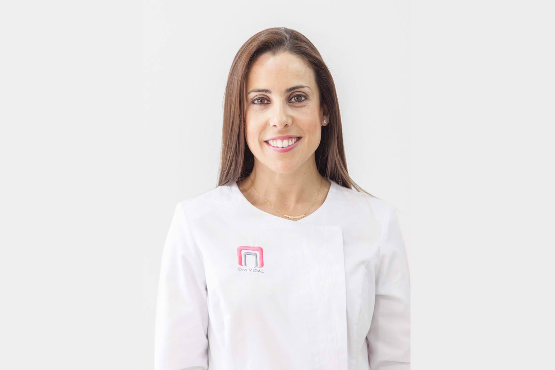 Paula Vidal, la especialista en estética dental, presenta su libro Mímame la boca para el cuidado de la salud bucodental desde los 0 a los 18 años