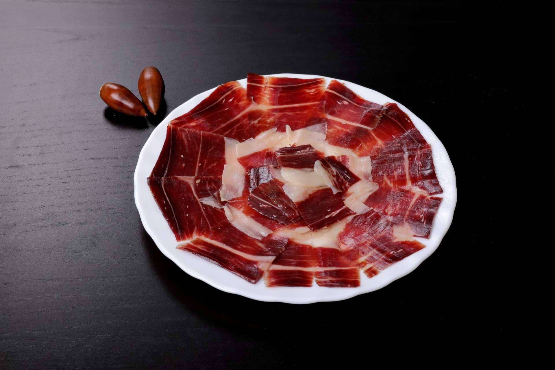 El jamón de bellota 100% ibérico de Mundo Ibéricos a Domicilio es una fuente de beneficios para la salud