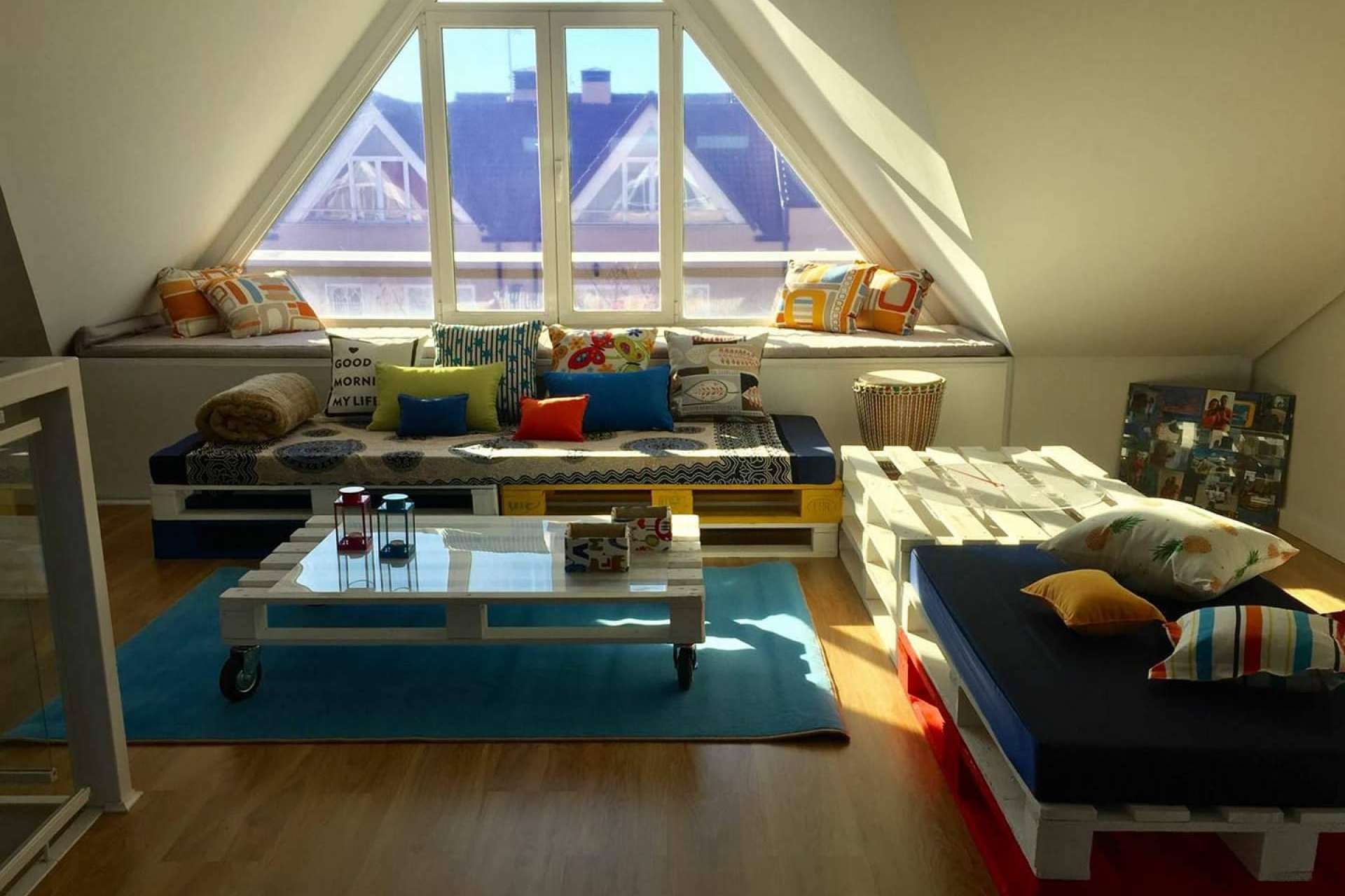 Palets Online ofrece una de las opciones mejor valoradas tanto para hostelería como terrazas de uso particular de palés para chill out
