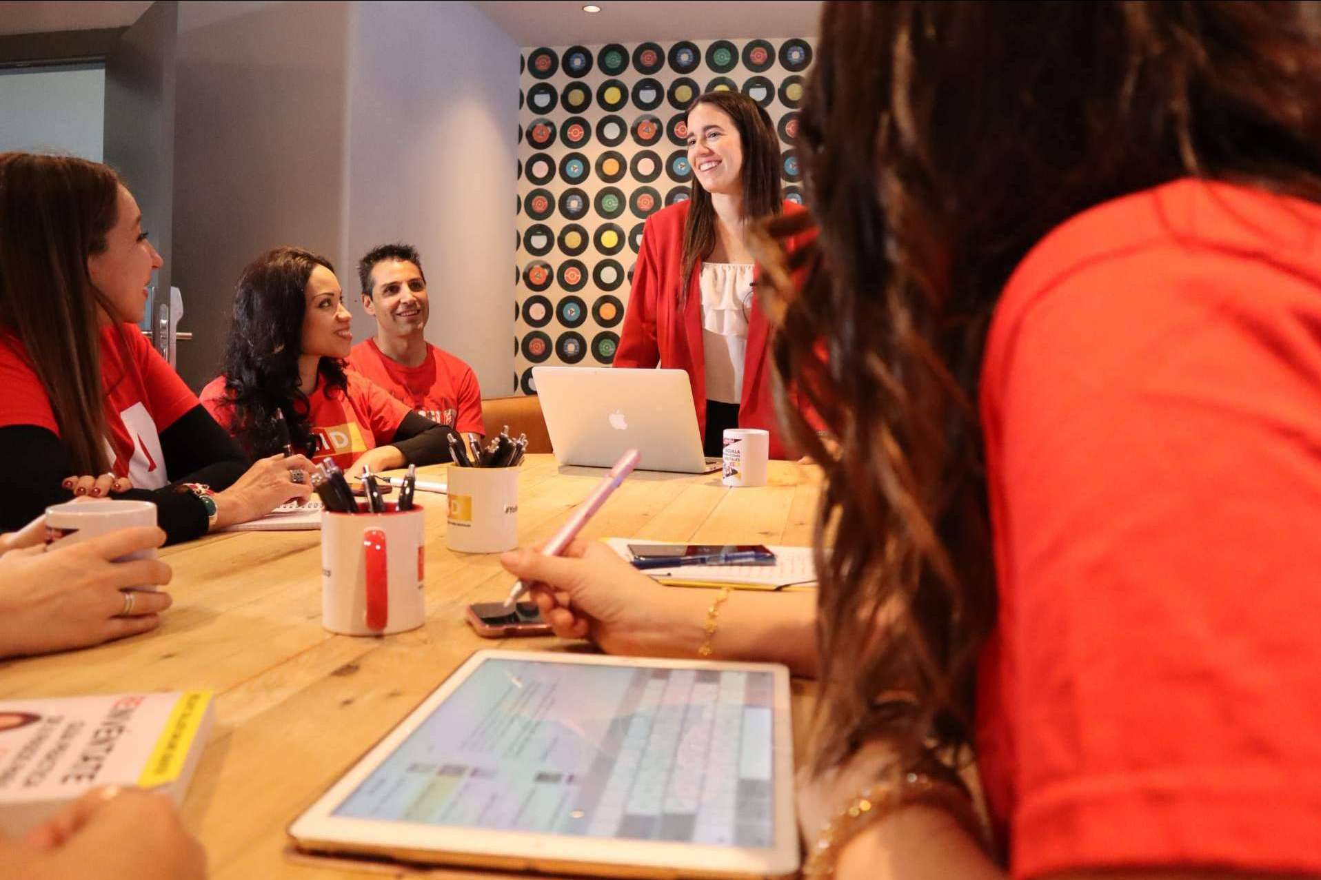 Innovación y emprendimiento con el programa en español que ha revolucionado el emprendimiento digital, máster Lanza Tu Negocio