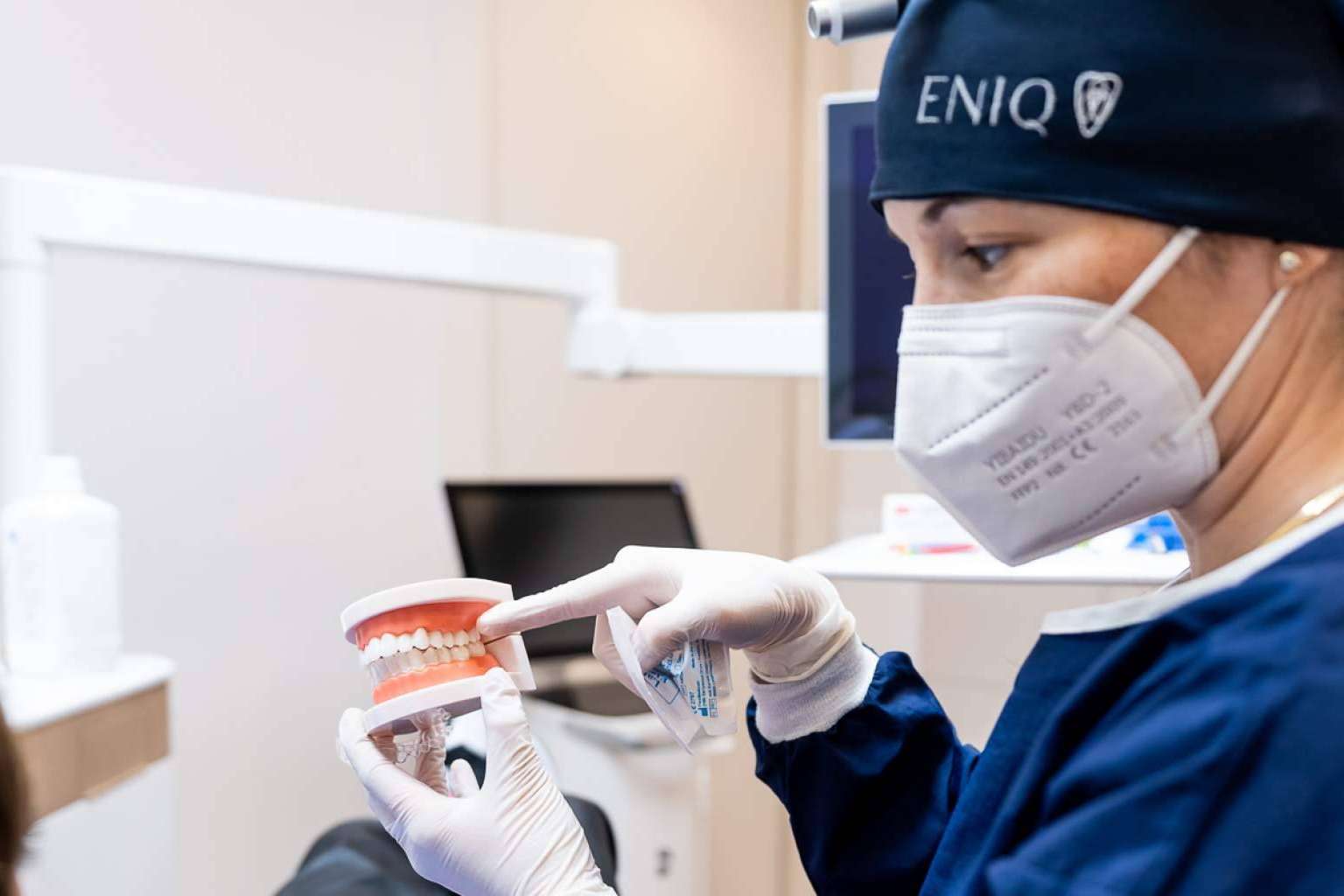 El tratamiento de ortodoncia invisible en Madrid en Clínica Eniq, la mejor alternativa a los brackets tradicionales