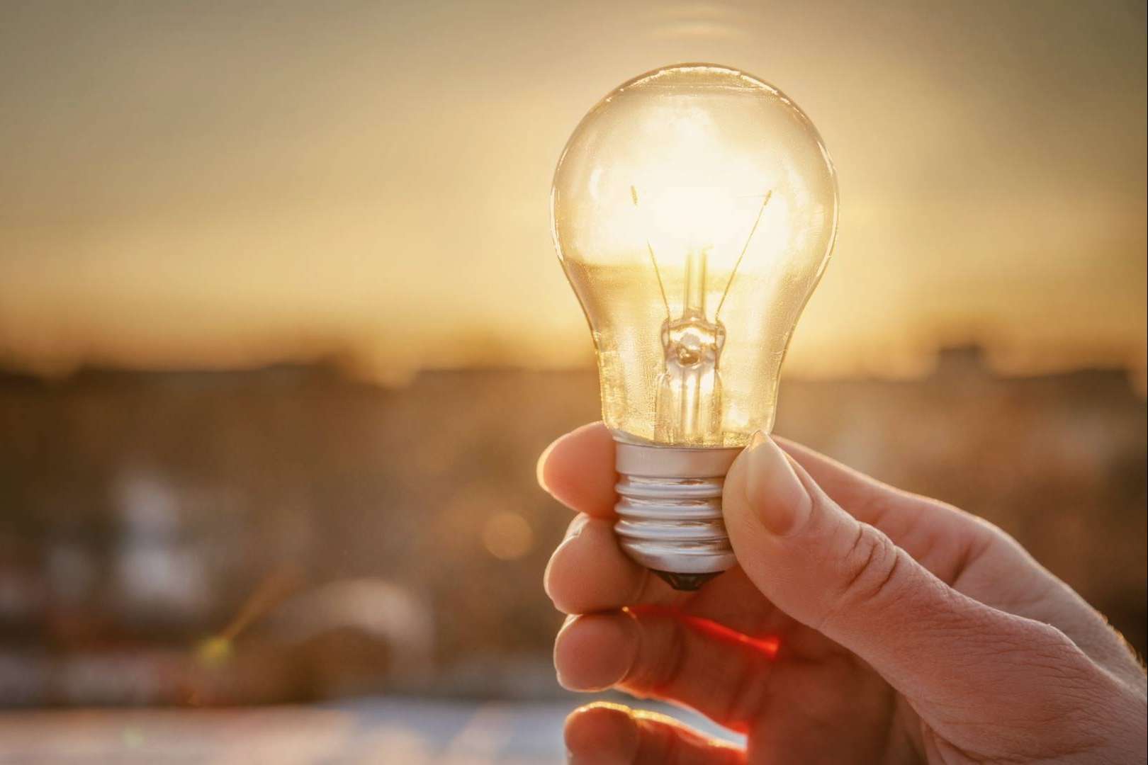 Cómo ahorrar en la factura de la luz siguiendo los consejos de Solvenup