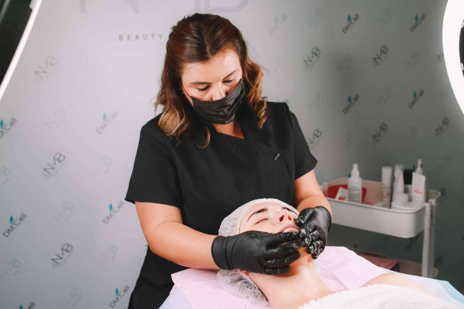 Natalia Muñiz, propietaria de NMBeauty Academy, imparte cursos de formación en limpieza profunda hydra & oxigenoterapia