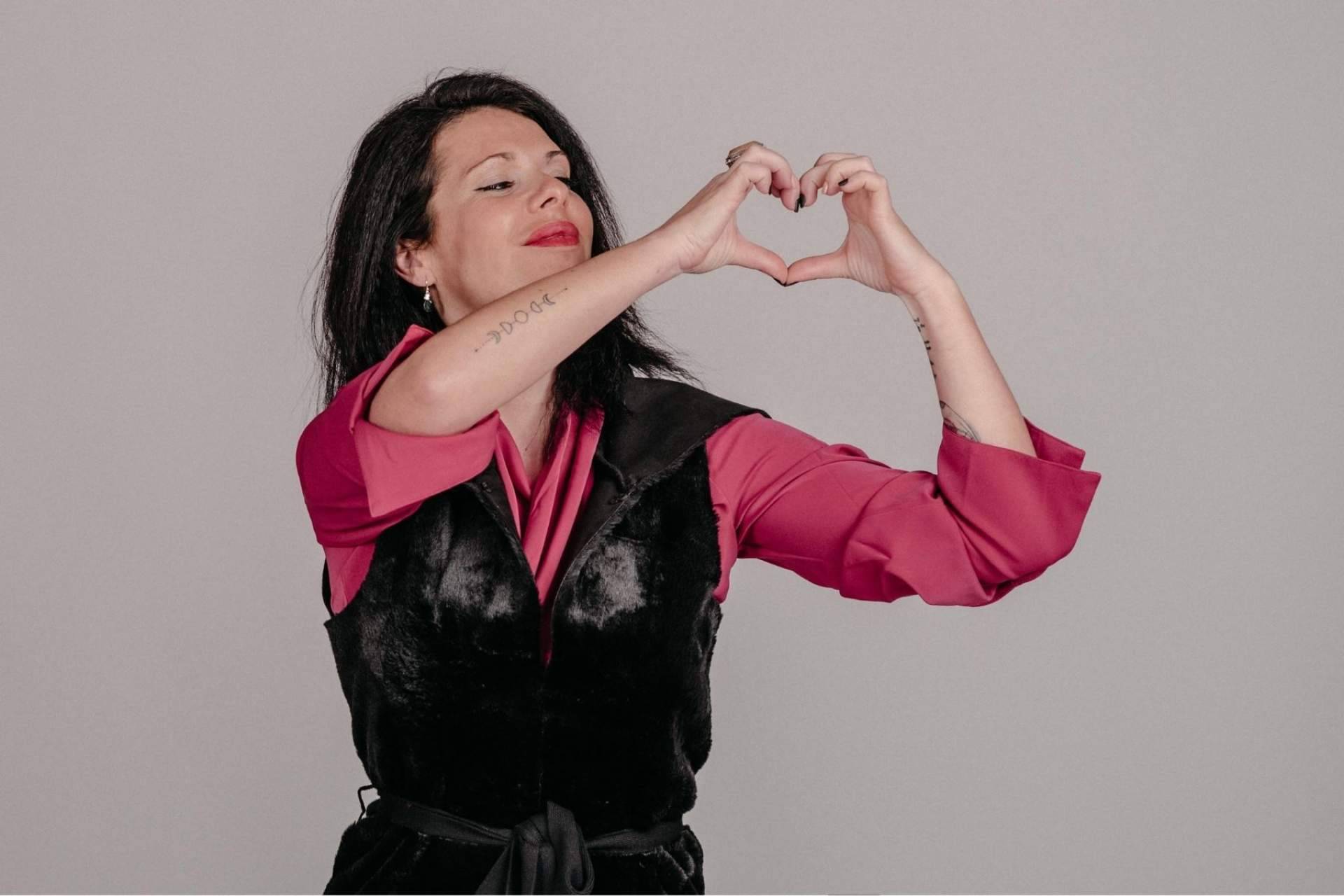La coach Nessita Arauz expone qué se esconde tras la dependencia emocional en su masterclass de empoderamiento