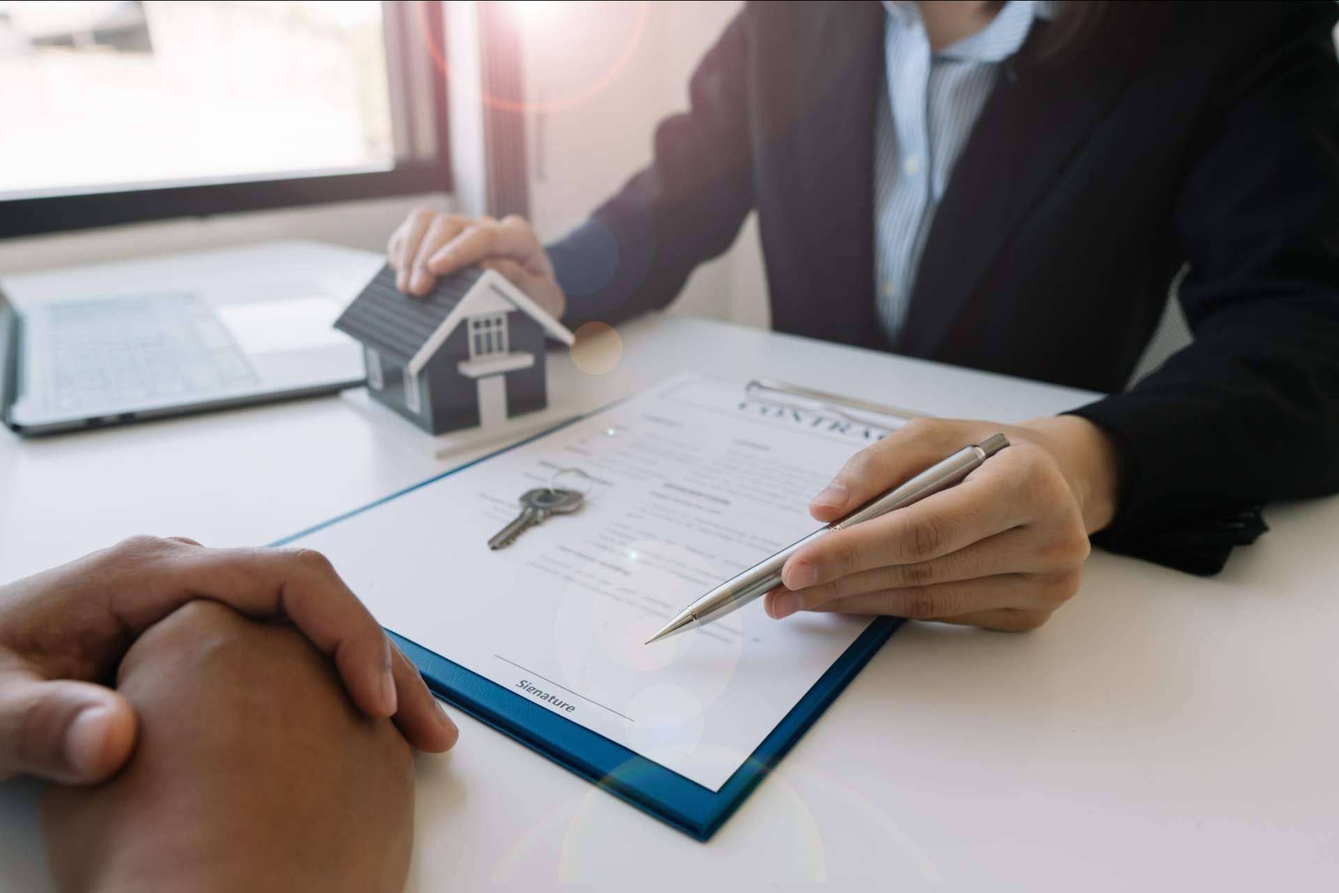 Encontrar un despacho de abogados en Alicante especializado en derecho inmobiliario es posible con Carlos Baño León