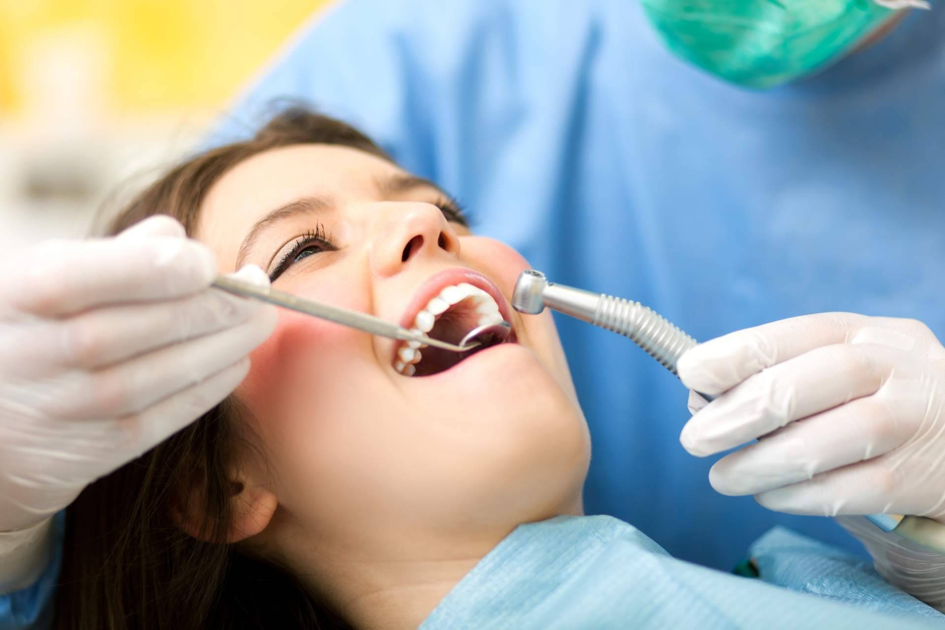 Tecnología y profesionalidad en odontología estética en Sevilla con los profesionales de Clínicas Dental Bell