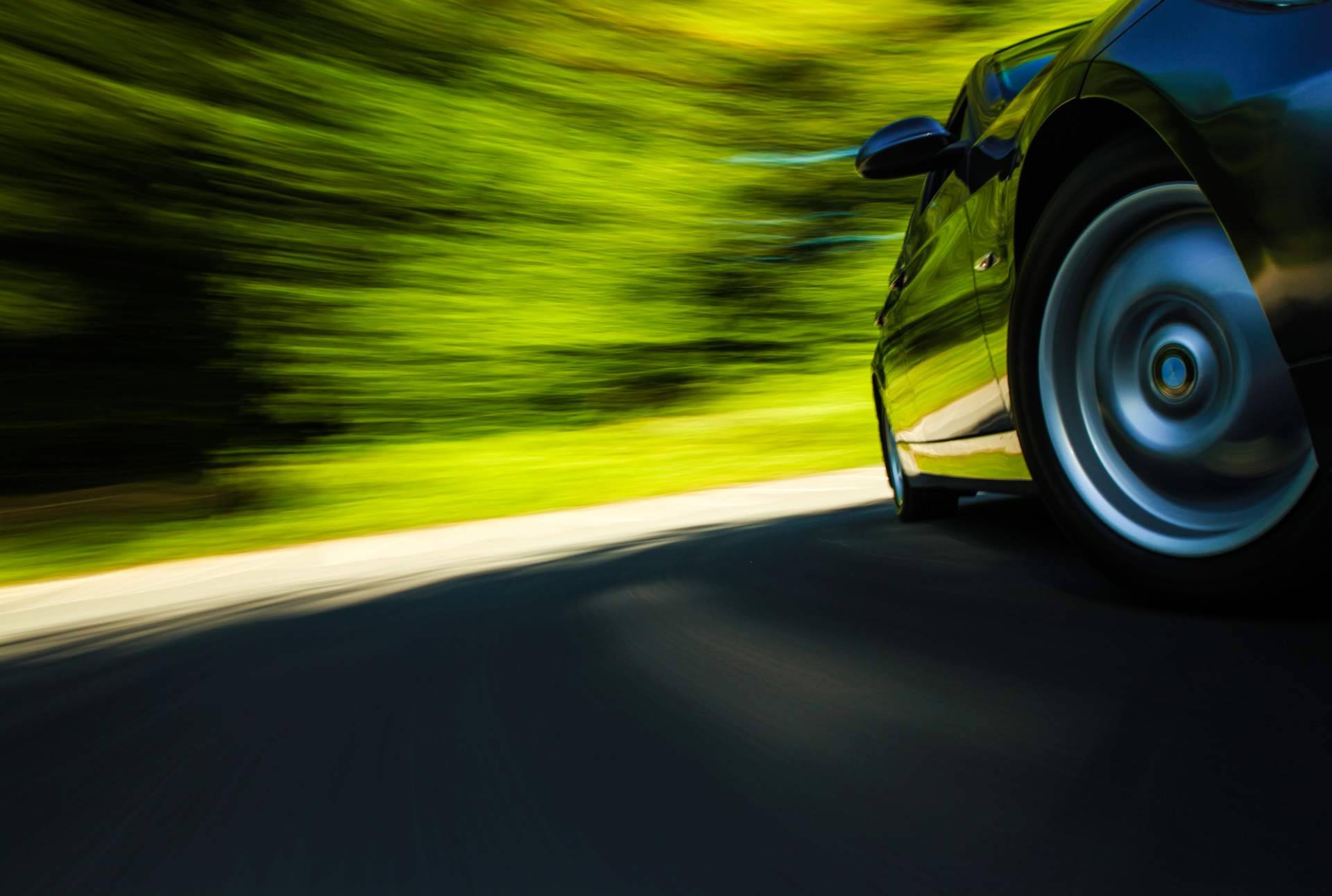 Los beneficios de aumentar potencia coche mediante la reprogramación del vehículo con Denikey