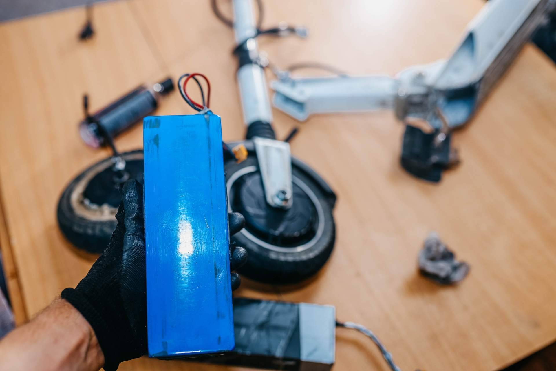 Reparar los patinetes eléctricos con LYNX