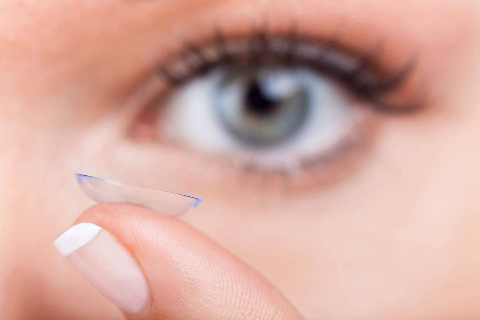 Las Lentillas Nocturnas Orto-K de BENALÚA ÓPTICA ayudan a reducir la miopía al dormir y a levantarse con una visión perfecta