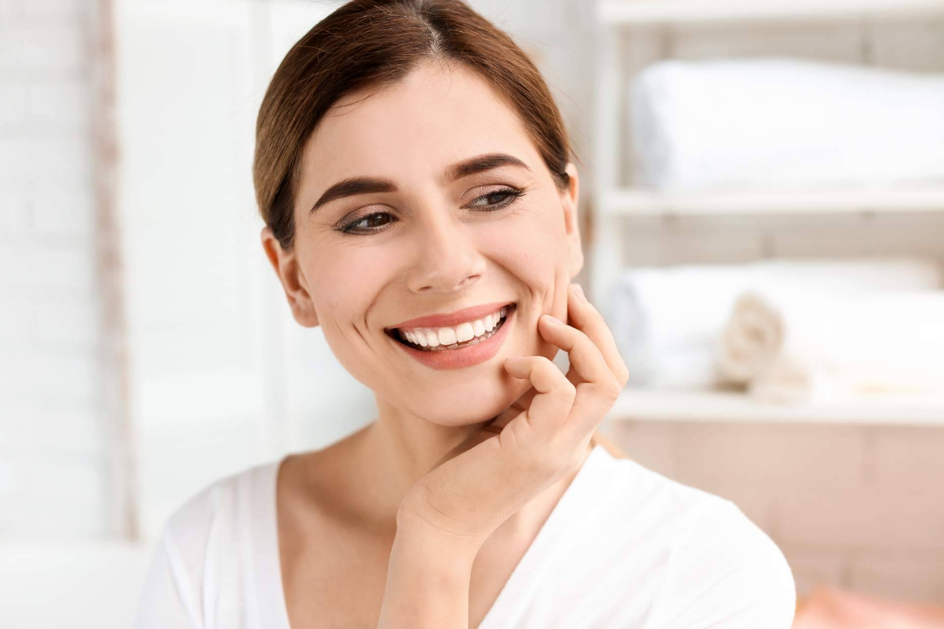 Clínica DeltaDent, ¿cuáles son las razones para realizarse implantes dentales?